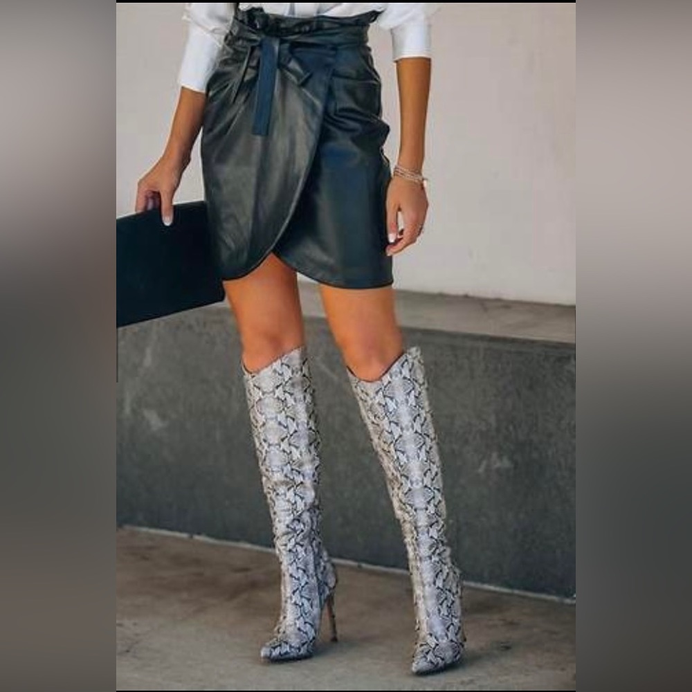 VICI Aspen Heeled Glossy Python Boot Taupe Size 7
